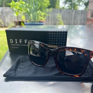 Christmas Gift!! DIFF Charitable Eyewear Bella Sunglasses gold/tortoise